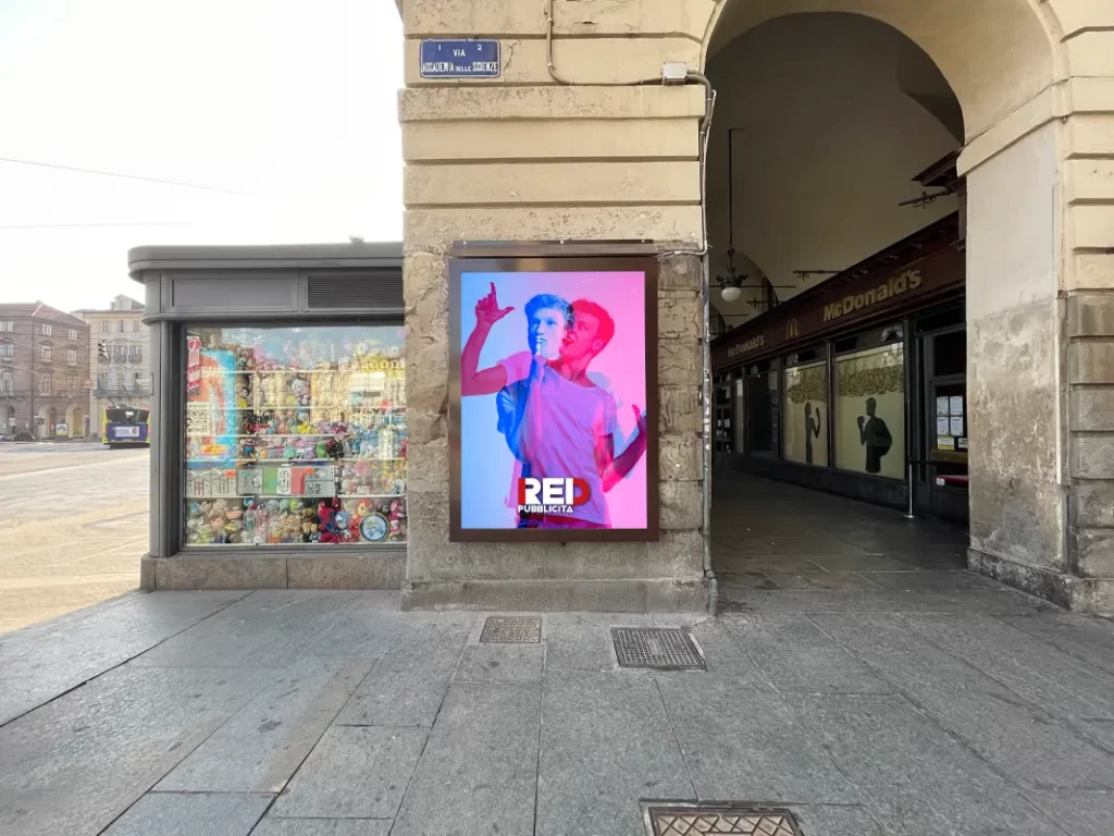 Spazio pubblicitario retroilluminato Piazza Castello Torino