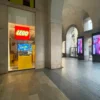 Spazio pubblicitario Piazza Carlo Felice Torino – fronte negozio Lego