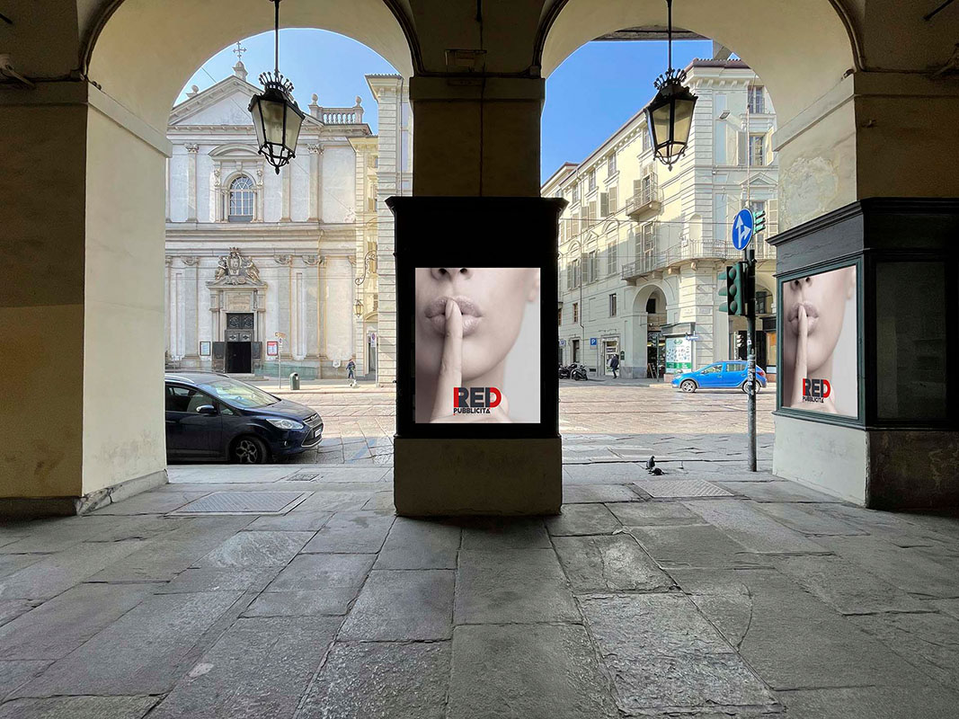 Pubblicità in Via Po Torino nel centro storico
